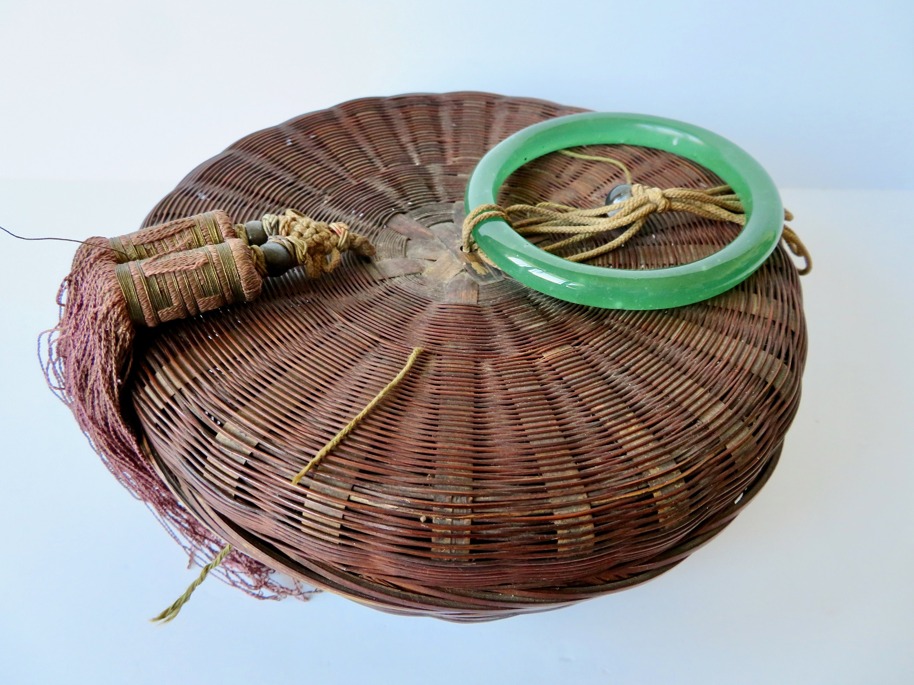 Vintage Singer Wicker Sewing Basket, Rattan Craft Caddy, Mod Flower Print  Lid, Made in Japan 