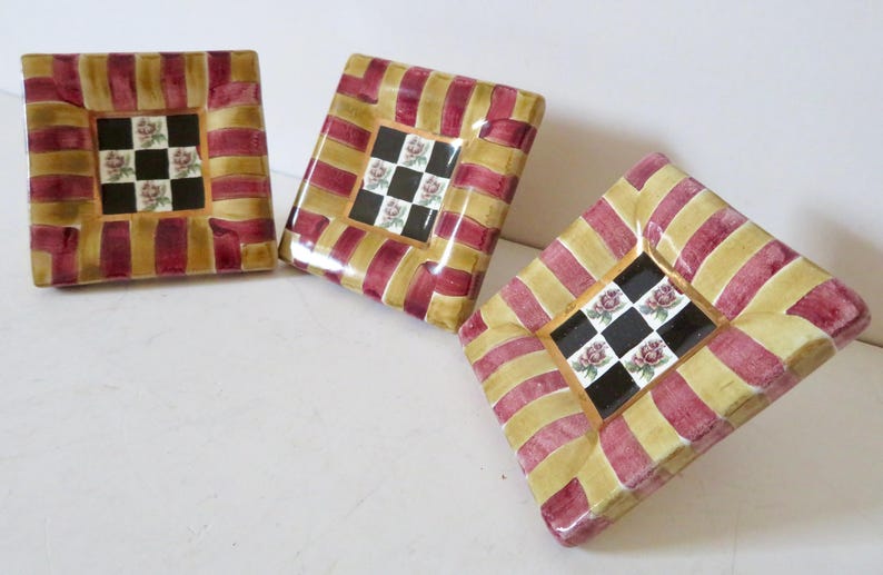 vintage bouton en céramique MacKenzie Childs – poignée de tiroir floral rose rayé peint à la main image 3