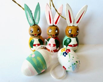 Vintage 70s 80s Painted Wooden Little Easter Tree Hanging Ornaments -Lot of 5 Five - Wood - Pastel Bunny Rabbit Easter Eggs Decorations