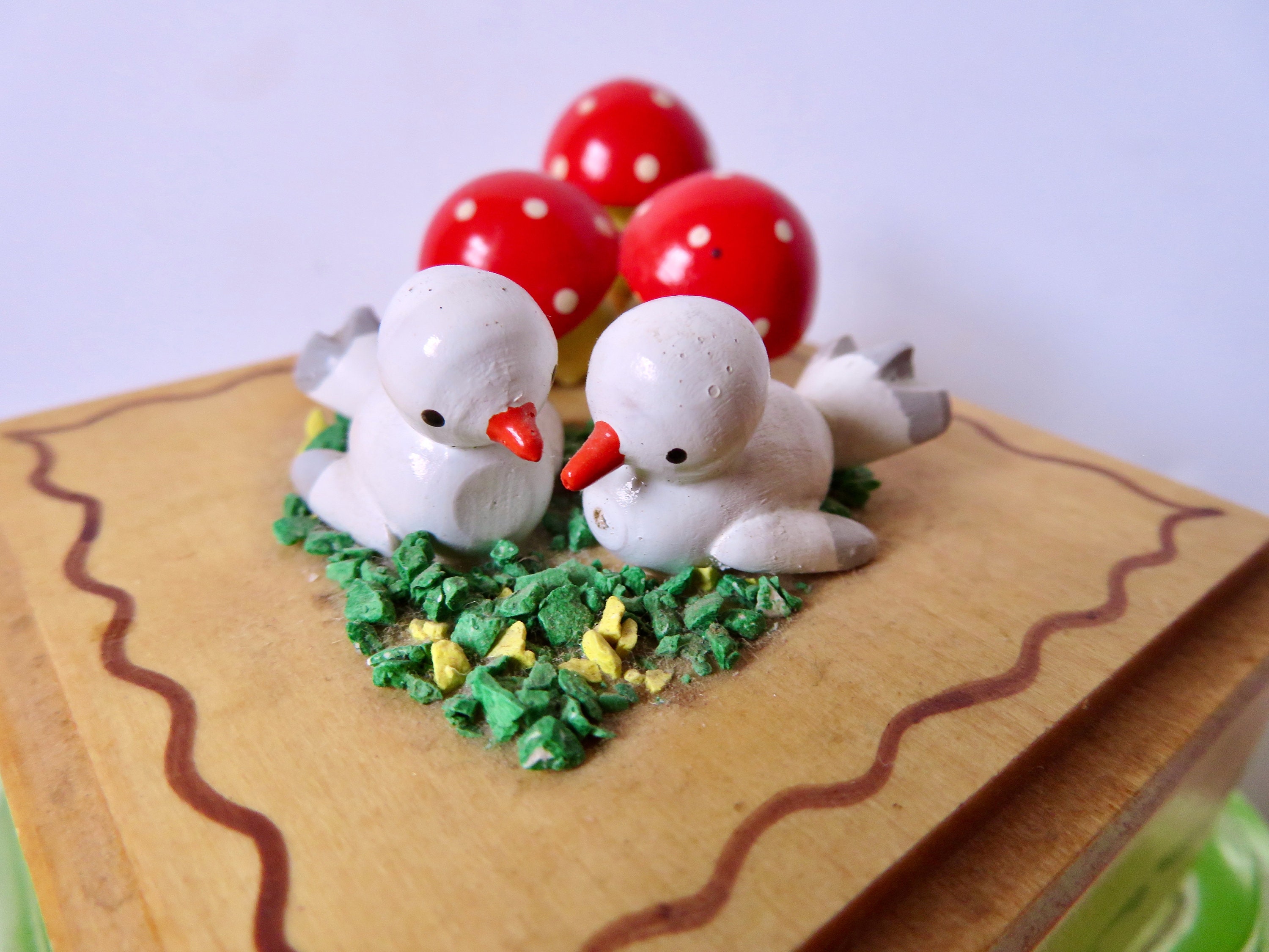 ERZGEBIRGE 木製オブジェ 女の子と木 Vintage Erzgebirge Style Painted Wooden Ornament Figurine