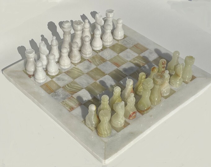 Scacchi In Marmo RADICALn Fatto A Mano - Bianco E Verde Onice - Set Regalo Con Scacchiera 30 Cm