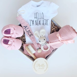 Coffret bébé fille, coffret cadeau baby shower, rose, cadeau de naissance, cadeau nouveau-né, personnalisé, retour à la maison, séance photo de nouveau-né, lapin