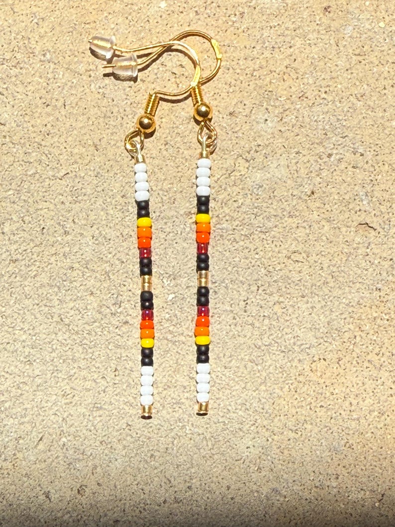 Boucles d'oreilles à tige unique faites main indigènes et uniques Native Sunset w/Gold