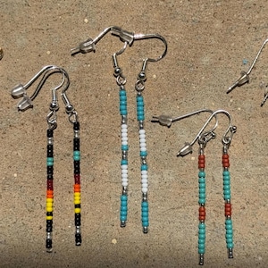 Boucles d'oreilles à tige unique faites main indigènes et uniques image 1