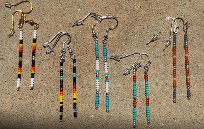 Boucles d'oreilles à tige unique faites main indigènes et uniques image 1