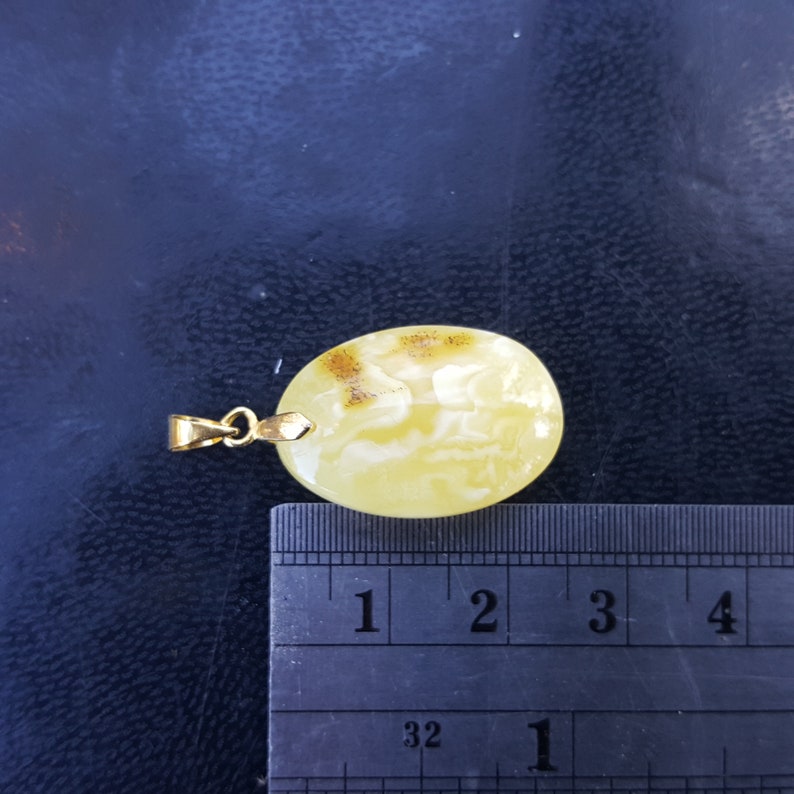Pendant from natural baltic amber stone Natural amber 100/%