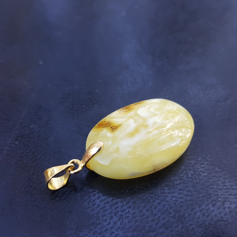 Pendant from natural baltic amber stone Natural amber 100/%