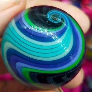 Glass marble with exquisite sparkle stripe highlights, handmade from borosilicate glass