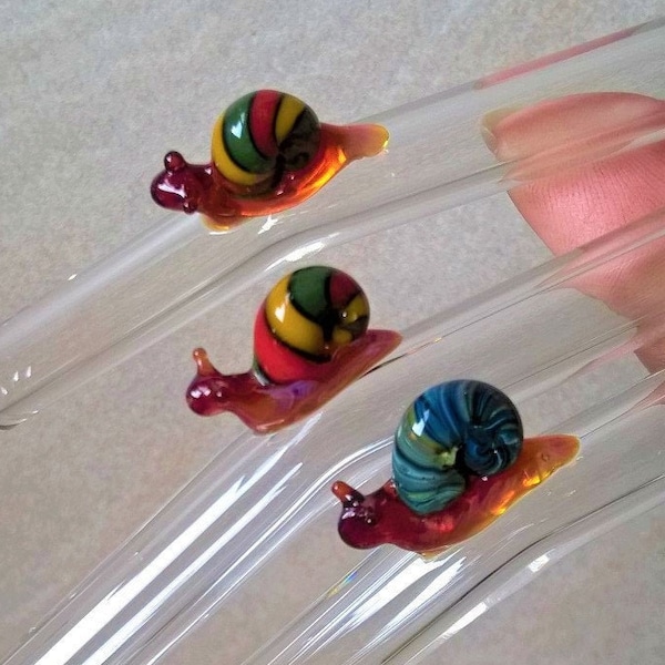 Pyrex glass drinking straws with snails, very cute and colorful! Approximately 9.5mm diameter and 20cm long. Price is for one straw