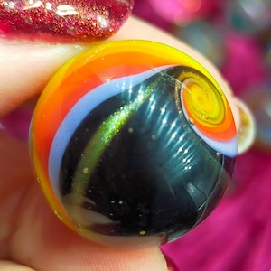 Glass marble with exquisite sparkle stripe highlights, handmade from borosilicate glass