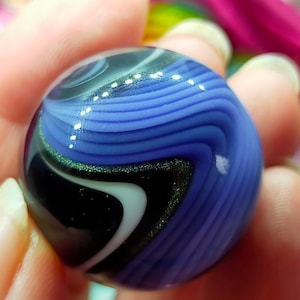 Borosilicate glass marble with beautiful intense colors and sparkles!