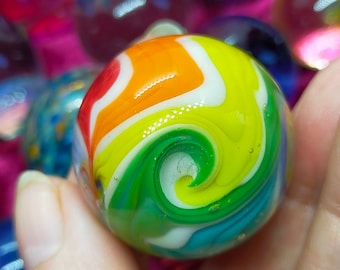 Bunte Glas-Murmel, Swirl-Murmel handgefertigt aus Borosilikatglas in wunderschönen Regenbogenfarben!