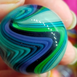 Borosilicate glass marble with beautiful intense colors and sparkles!