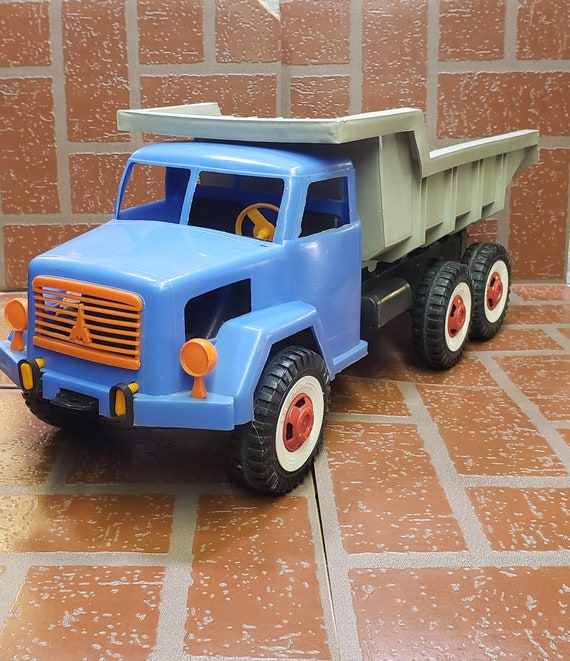 large toy dump truck plastic