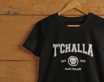 T'Challa EST. 1982 Tee - Erwachsene Unisex Hoodie / Sweatshirt / T-Shirt - Perfektes Geschenk - Vater/ Muttertagsgeschenk für Ihn oder Sie