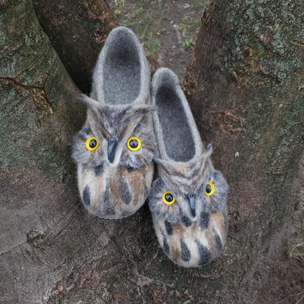 Filin.Women's and men's slippers -Owl bird. Felt Slippers. Wool Home shoes.Leather.Gefilzte hausschuhe pferd.Good gift.