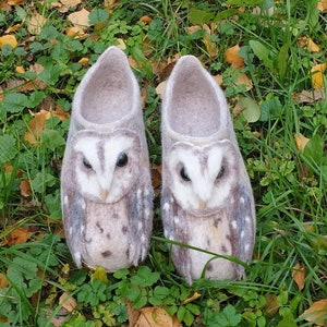 Barn owl.Women's and men's slippers -Owl bird. Felt Slippers. Wool Home shoes.Leather.Gefilzte hausschuhe pferd.Good gift.
