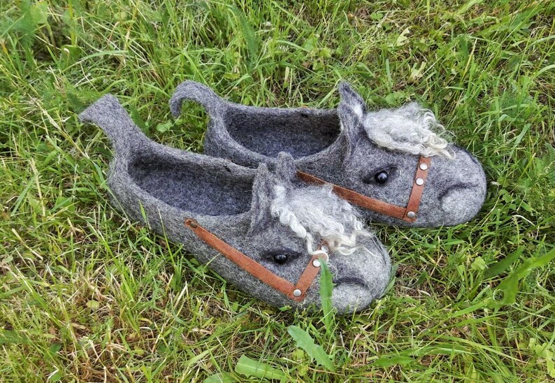 Felt child slippers Wool felted Slippers horses with leather soles children PFERD Natural wool.kids.Schuhleisten kinder