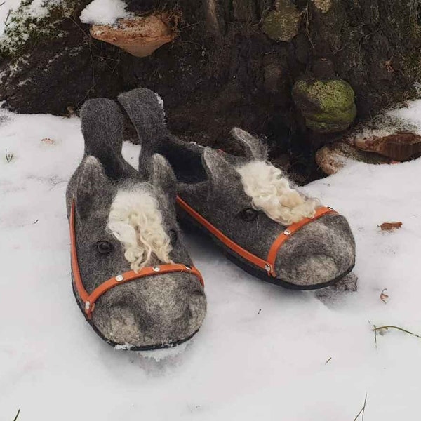 Men's. Felted slippers-woolen slippers-warm slippers-horses slippers-3D horses slippers-horses clogs-warm shoes-white horses slippers-felt