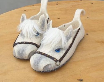 Felted child slippers  Wool felted Slippers horses with leather soles children PFERD Natural wool.kids.Schuhleisten kinder