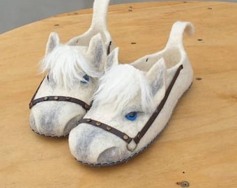 Womens Ladies Felt Slippers.A gift for the wife.Felted slippers-woolen. Slippers horses. with leather soles,husband, girlfriend, children.