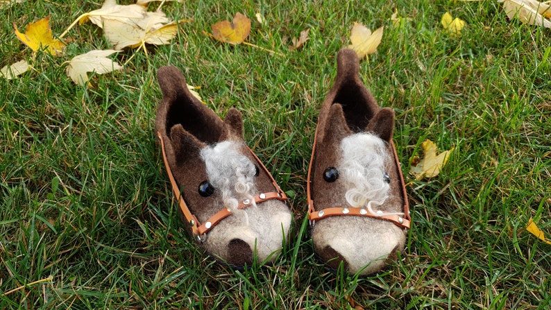 Felt child slippers Wool felted Slippers horses with leather soles children PFERD Natural wool.kids.Schuhleisten kinder