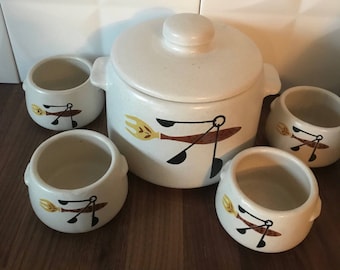 Mid Century West Bend 5 pc Crock pot with 4 serving bowls