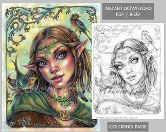 Puede incluir: Una página para colorear imprimible que presenta una ilustración detallada de una mujer elfo con cabello largo y fluido, vestida con una capa verde y una corona de hojas. Está rodeada de pájaros y enredaderas. La página para colorear se titula "Página para colorear" e incluye la firma del artista "Christine Karrson".