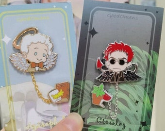 Set di badge smaltati GoodOmens con catena