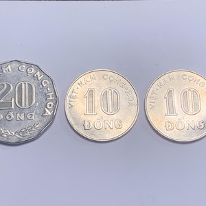 Coins from South Vietnam 20 Dong 10 Dong (2)
