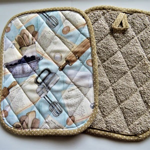 Grandma&#39;s kitchen potholders - set of 2