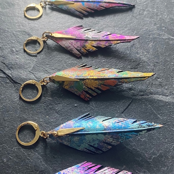 Boucles d’oreilles plumes en chambre à air recyclé peintes