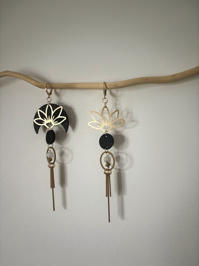 Boucles doreilles Lotus et lune en chambre à air recyclé, boucles doreilles asymétriques, boucles longues image 4