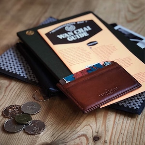 Cartera de cuero delgada personalizada con monograma imagen 8