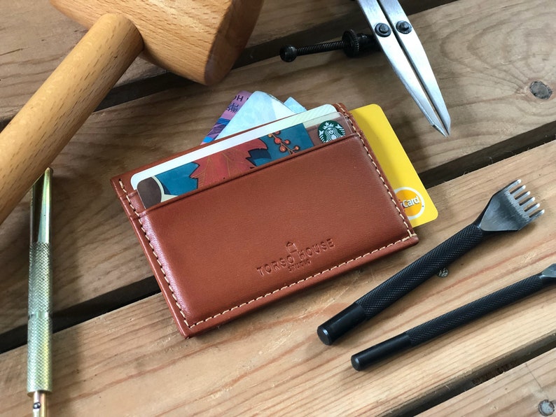 Cartera de cuero delgada personalizada con monograma imagen 4