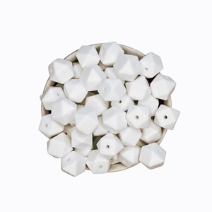 純白 14 mm 六角形シリコンビーズ、卸売ビーズ