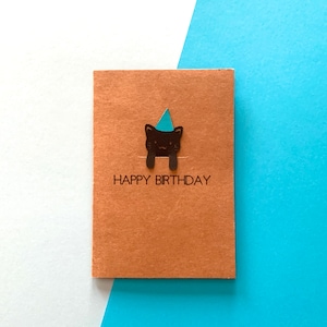 Chat avec chapeau de fête | Carte de vœux d’anniversaire | Carte de chat mignon | Carte animale mignonne | Carte Kraft Brune | Conception découpée en papier | Fête d'anniversaire