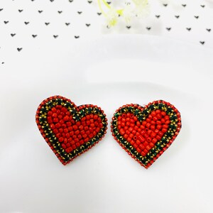 Kleine Herz Ohrringe, zierliche Herz Ohrringe, handgemachte Ohrringe, lustige Ohrringe, herzförmige Ohrringe, Fernweh Schmuck, rote Herz Ohrringe