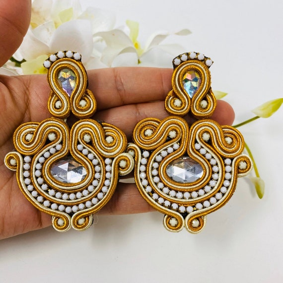 Boucles doreilles soutache faites a la main bijoux denvie de voyager boucle doreille Soutache perlee boucles doreilles de declaration superbes boucles doreilles bijoux soutache cordon soutache Etsy Fr...