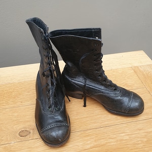 VICTORIAN Child's boots