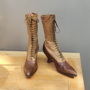 EDWARDIAN Two tone lace up ladies boots  *Rare*