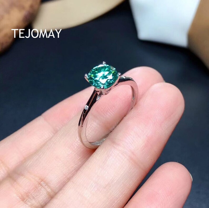 Unique green round moissanite bridal ring with luxury shine for anniversary or engagement gift