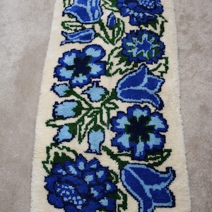 Awesome Vintage Latch Hook Rug, Vibrant Blue!
