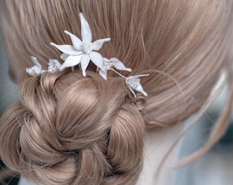 Floral Bridal Hair Comb, Flower Hair Piece, Wedding Hair Accessory, Soft Minimal Bridal Comb for Low Bun