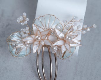 Bruidskam, haarkam met parelbloem, doorschijnend blauw blad bruidshaaraccessoire, handgemaakte bruidshoofdtooi, botanische haarkam