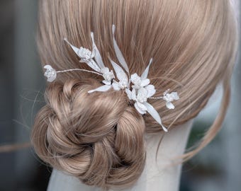 Bridal Hair Vine, White Floral Hair Piece, Delicate Wedding Hair Accessory, Soft Romantic Bridal Headpiece, Minimal Floral Vine
