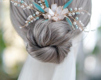 Seafoam Pearl Bridal Hair Comb, Blue Green Floral Wedding Headpiece, Gold Wire Resin Flower Comb, Romantic Garden Bride Hair Accessory