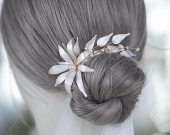 Ethereal Floral Bridal Hair Vine, Pearl Wedding Hair Piece, Gold Flower Hair Accessory for Bride, Romantic Low Bun Hair Vine 5.5 Inch