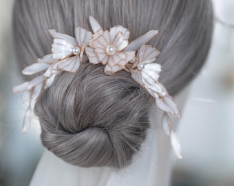 Bridal Hair Comb with hand-sculpted luminous petals– Ivory Wedding Hair Accessory for Classic Romantic Bride