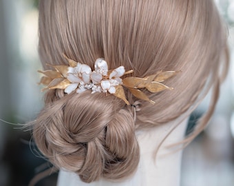 Floral Leaf Bridal Hair Comb, Gold Botanical Wedding Hair Piece, Pearl Bridal Comb, Elegant Bridal Headpiece, Garden Wedding Hair Accessory